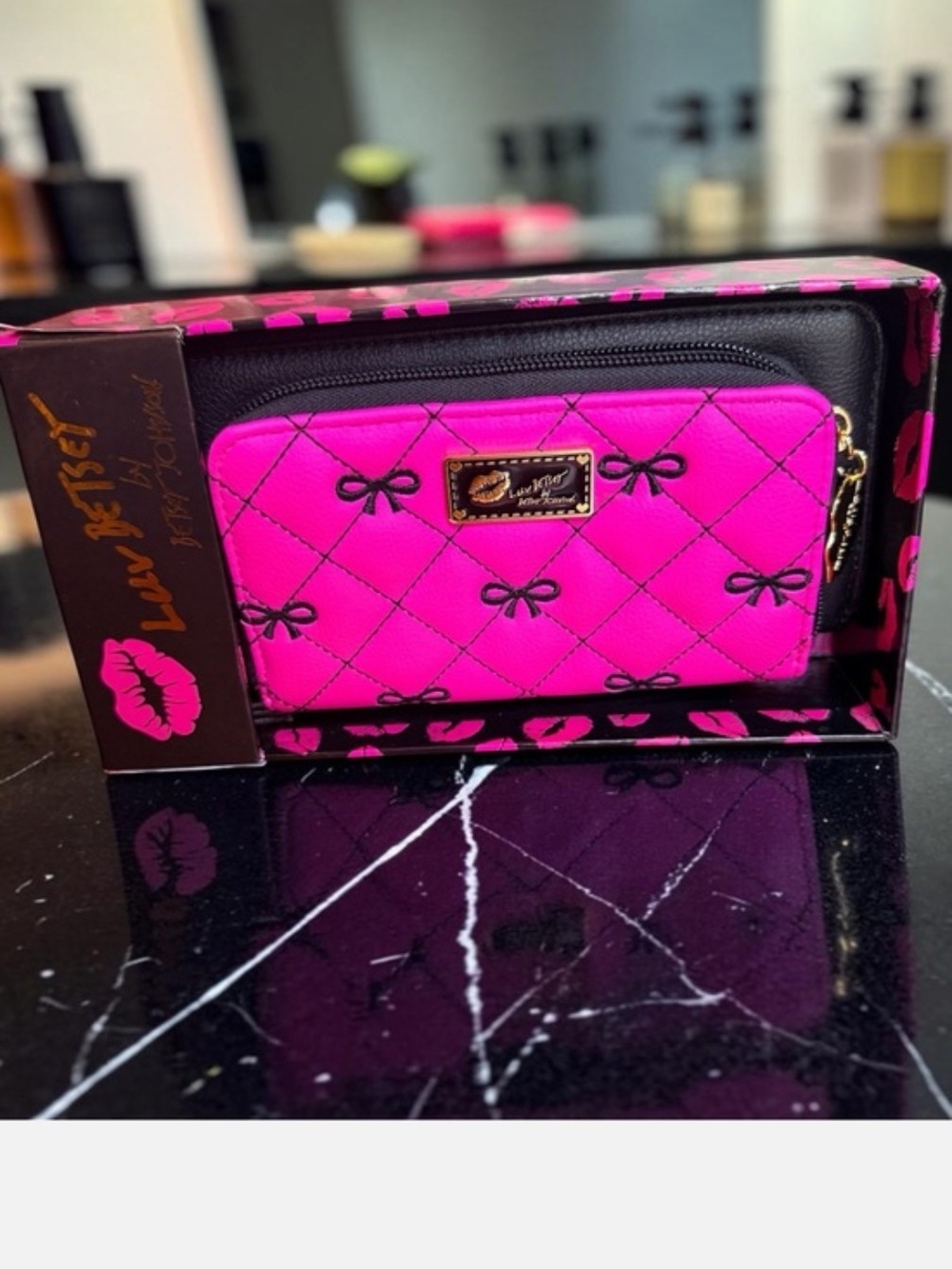 Hot Pink Quilted Bow Zip Card Holder New W/Box Luv Betsy By Betsy Johnson